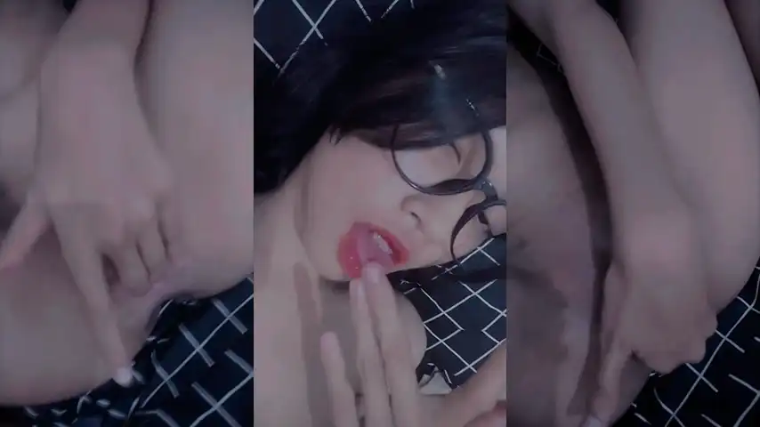Gadis Kacamata Toge Bugil Colmek