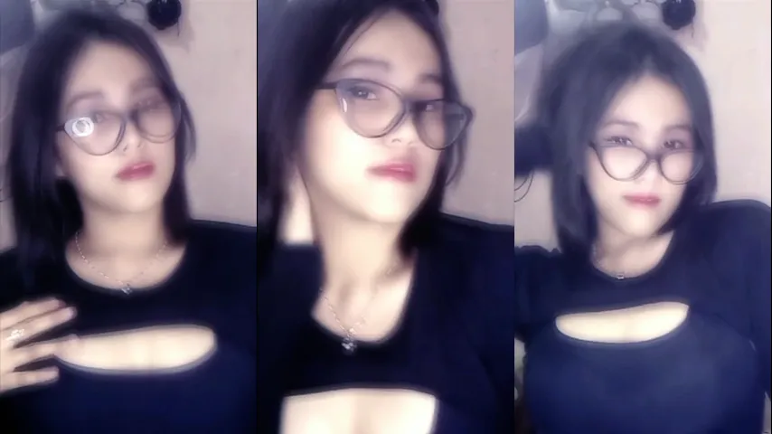 Elya Gadis Kacamata Idaman Banget